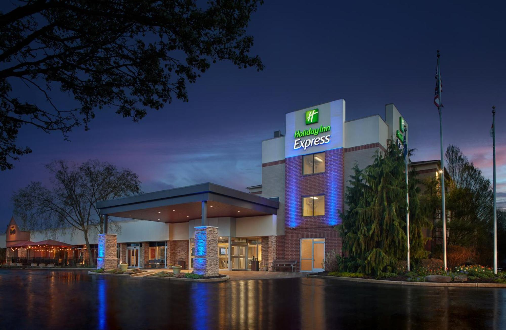 ดับเบิ้ล ทรี บาย ฮิลตัน แอครอน แฟร์ลอว์น Hotel ภายนอก รูปภาพ